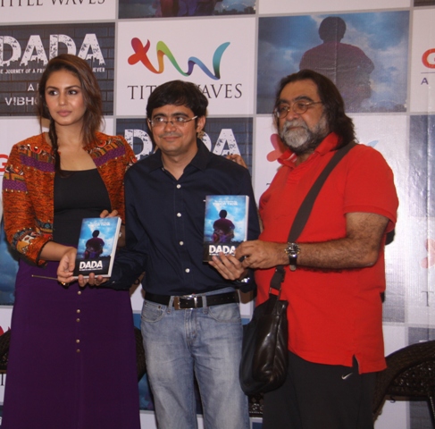 Huma Qureshi , Prahlad Kakkar and Sanjeev Gupta at the book launch of Vibhor Tikiya