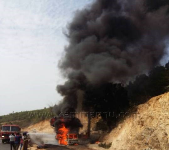 Fire turns borewellâ€‹ truck to ash in Kumta