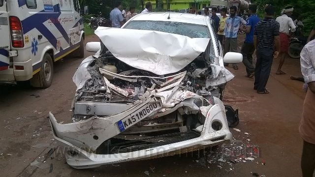 Bus- car collision at Kolpe - One dies, four seriously injured