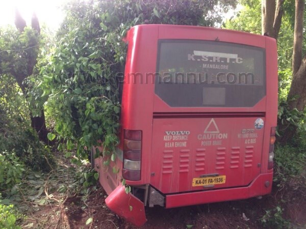 Mangalore-Manipal KSRTC Volvo misses major tragedy near Padubidri