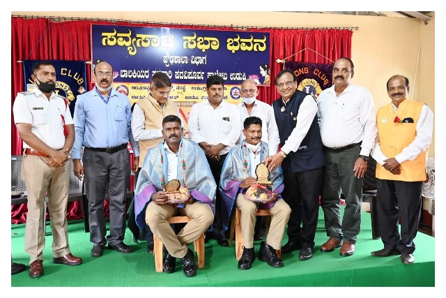 ಉಡುಪಿ : ರಸ್ತೆ ಸುರಕ್ಷತಾ ಸಪ್ತಾಹ ಕಾರ್ಯಕ್ರಮ - ಗಣ್ಯರನ್ನು ಸನ್ಮಾನಿಸಲಾಯಿತು. ಉಡುಪಿ : ರಸ್ತೆ ಸುರಕ್ಷತಾ ಸಪ್ತಾಹ ಕಾರ್ಯಕ್ರಮ - ಗಣ್ಯರನ್ನು ಸನ್ಮಾನಿಸಲಾಯಿತು.