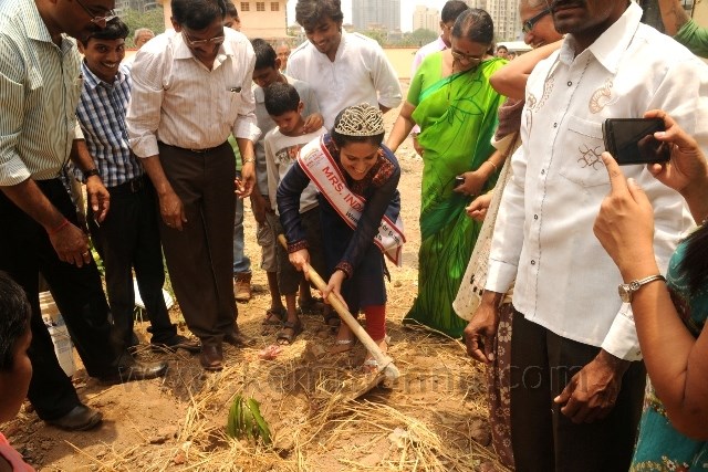 On Earth Day, Mrs. India 2015 Priyanka Khurana Goyal joins hands with Bal Snehalaya for tree plantation drive