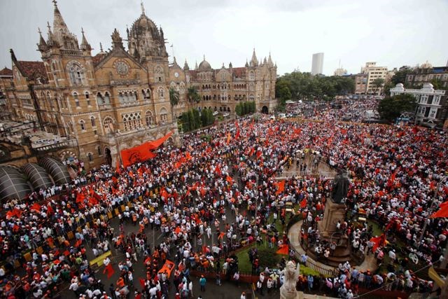 HIGHLIGHTS Maratha Kranti Morcha: Lakhs gather at Azad Maidan, CM orders sops, Mumbaiites not hit