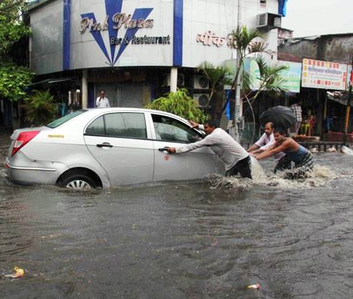 Monsoon finally hits Mumbai, heavy rains lash city
