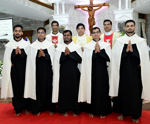Carmelite brothers professed the vows of Chastity, Poverty and Obedience for life