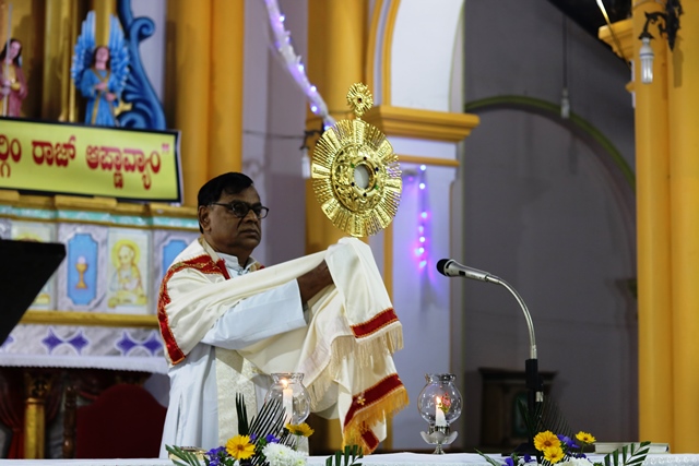 Kemmannu Parishioners welcome New Year 2021 with prayers.