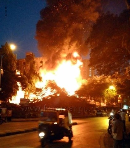 Major fire breaks out in a catering shop in Kandivali