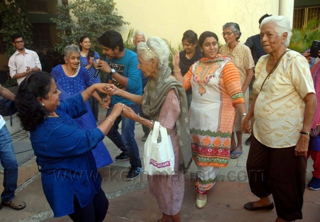 Mumbai: NGO Celebrates New year with old aged people at Assisi Bhavan.