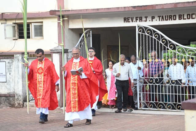 Jesus’ Triumphant Entry to Jerusalem observed at St John the Evangelist Church, Pangala, Shankarpura Jesus’ Triumphant Entry to Jerusalem observed at St John the Evangelist Church, Pangala, Shankarpura