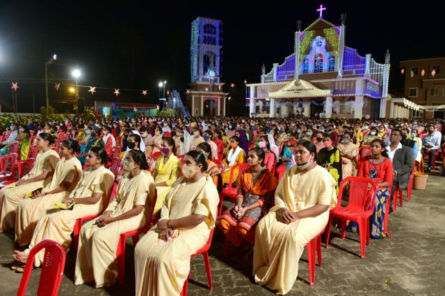 Joyful Christmas Eve at Valencia Church Joyful Christmas Eve at Valencia Church