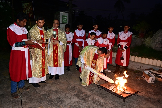 Valencia parishioners celebrate the resurrection of the Lord