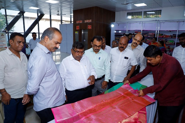 HAND-LOOM Silk Saree Exibition @ Cubbonpark, Bangalore.