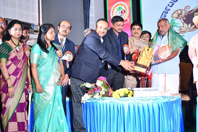 ಸಾರ್ವಜನಿಕರ ಆರೋಗ್ಯ ಸುಧಾರಣೆಗಾಗಿ ವ್ಯೆದ್ಯಾಧಿಕಾರಿಗಳು ಅವಿರತವಾಗಿ ಶ್ರಮೀಸುತ್ತಿದ್ದಾರೆ:ಸಚಿವ ಜೆ.ಸಿ ಮಾಧುಸ್ವಾಮಿ. ಸಾರ್ವಜನಿಕರ ಆರೋಗ್ಯ ಸುಧಾರಣೆಗಾಗಿ ವ್ಯೆದ್ಯಾಧಿಕಾರಿಗಳು ಅವಿರತವಾಗಿ ಶ್ರಮೀಸುತ್ತಿದ್ದಾರೆ:ಸಚಿವ ಜೆ.ಸಿ ಮಾಧುಸ್ವಾಮಿ.