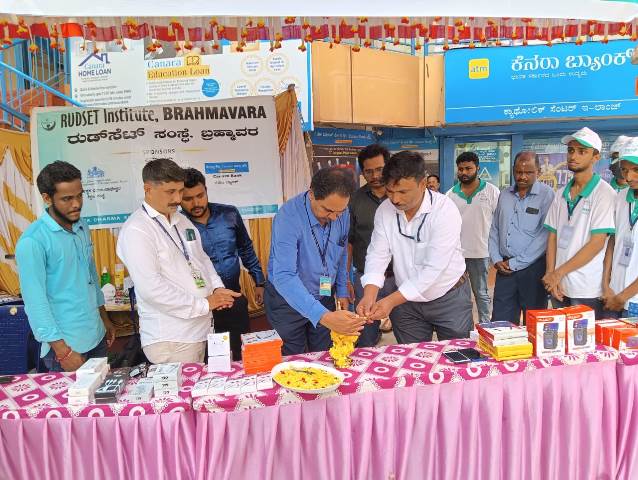 ಉಡುಪಿ/ಬ್ರಹ್ಮಾವರ: ಒಂದು ತಿಂಗಳ ಕಾಲ ನಡೆಯುತ್ತಿರುವ ಸೆಲ್ ಫೋನ್ ರಿಪೇರಿ (ಮೊಬೈಲ್) ತರಬೇತಿ ಉಡುಪಿ/ಬ್ರಹ್ಮಾವರ: ಒಂದು ತಿಂಗಳ ಕಾಲ ನಡೆಯುತ್ತಿರುವ ಸೆಲ್ ಫೋನ್ ರಿಪೇರಿ (ಮೊಬೈಲ್) ತರಬೇತಿ