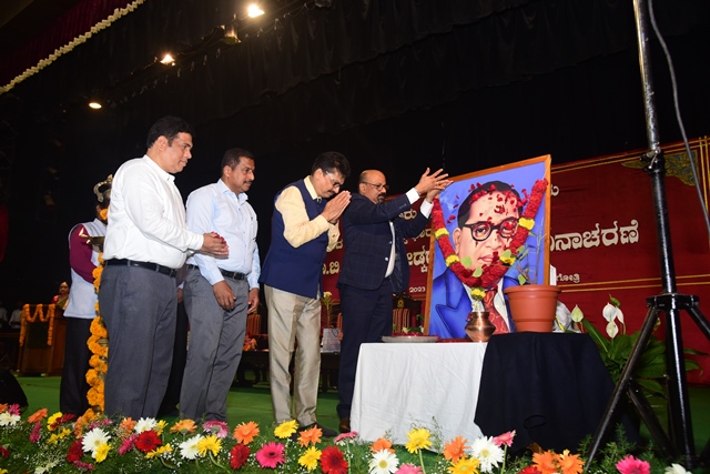 ಮಂಗಳೂರು ವಿವಿಯಲ್ಲಿ ಡಾ. ಬಿ ಆರ್‌ ಅಂಬೇಡ್ಕರ್‌ ಅವರ 132 ನೇ ಜನ್ಮ ಜಯಂತಿ ಆಚರಣೆ