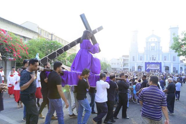 Way of the cross at milagrees church manglore