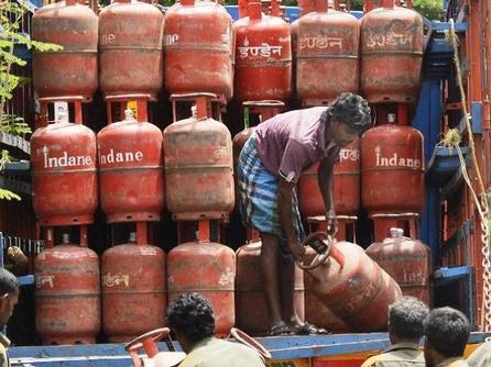 LPG subsidy savings largely due to falling oil prices: CAG