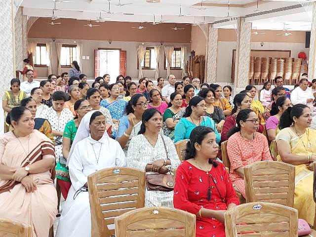 Mount Rosary Church, Santhekatte – Kallianpur organises half a day training for the Members of various Commissions in the parish.