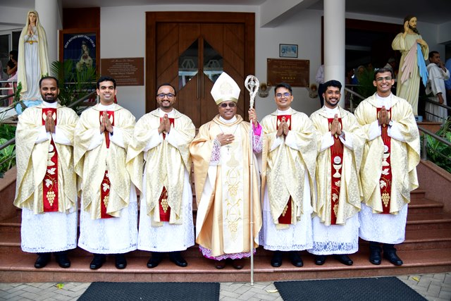 Jesuit deacons were ordained priests at FRH, Mangalore by Bishop Searrao.