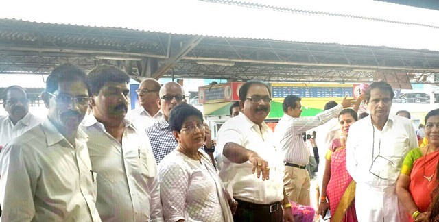 Railway Yatri Sangha Borivli meet Railway minister Suresh Prabhu