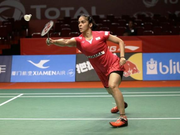 Saina enters semifinals; Sindhu loses