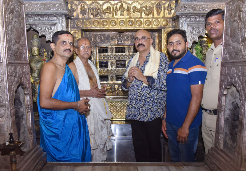 ಶ್ರೀ ಕೃಷ್ಣಮಠಕ್ಕೆ,ಚಲನಚಿತ್ರ ನಟ ಸಿಹಿಕಹಿ ಚಂದ್ರುರವರ ಕೃಷ್ಣದೇವರ ದರ್ಶನ