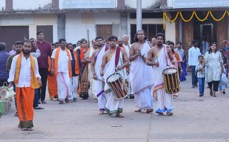 ಶ್ರೀಕೃಷ್ಣಮಠ : ಅಕ್ಷತೆ ತುಂಬಿದ ಕಲಶ ಮೆರವಣಿಗೆ