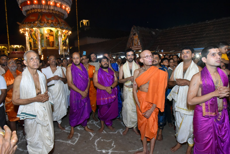 ಶ್ರೀಕೃಷ್ಣಮಠದಲ್ಲಿ ತೆಪ್ಪೋತ್ಸವ ಸಹಿತ  ೪ ದಿನದ ಲಕ್ಷದೀಪೋತ್ಸವದೊಂದಿಗೆ ಮುಕ್ತಾಯ