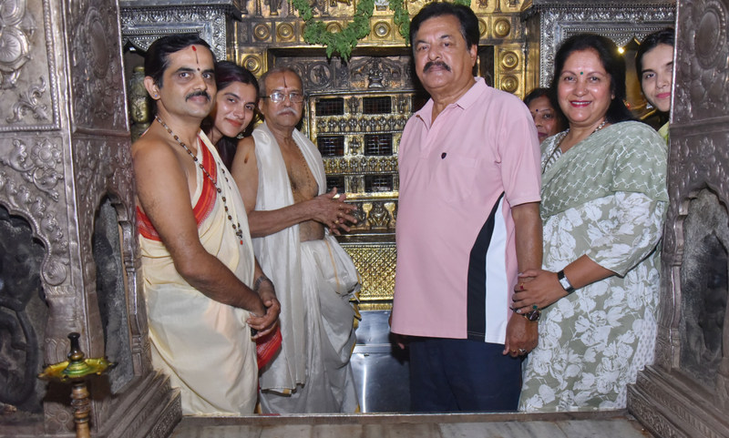 ಶ್ರೀಕೃಷ್ಣಮಠಕ್ಕೆ,ಹಿರಿಯ ಚಲನಚಿತ್ರ ನಟರಾದ ಜೈ ಜಗದೀಶ್ ಮತ್ತು ವಿಜಯಲಕ್ಷ್ಮಿಸಿಂಗ್
