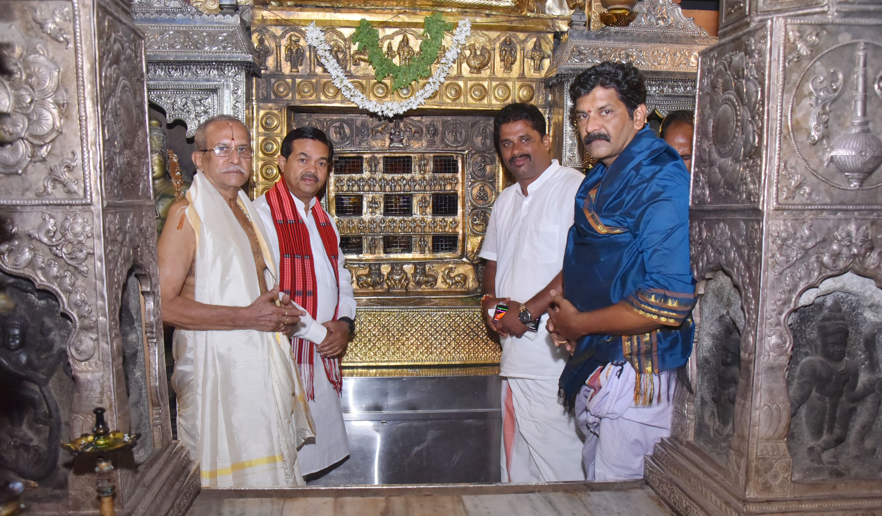 ಶ್ರೀಕೃಷ್ಣಮಠಕ್ಕೆ,ಭಾರತ ಸರ್ಕಾರದ ಸಹಕಾರ ಇಲಾಖೆ,ಮತ್ತು ಈಶಾನ್ಯ ರಾಜ್ಯಗಳ ಉಸ್ತುವಾರಿ  ರಾಜ್ಯಸಚಿವರಾದ ಬಿ.ಎಲ್.ವರ್ಮಾ