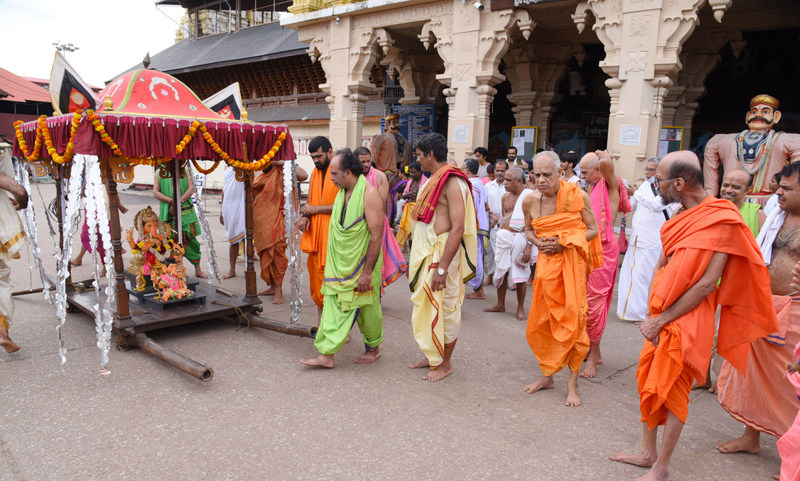ಶ್ರೀಕೃಷ್ಣಮಠದ ಶ್ರೀಗಣೇಶ ಮಧ್ವಸರೋವರದಲ್ಲಿ ವಿಸರ್ಜನೆ