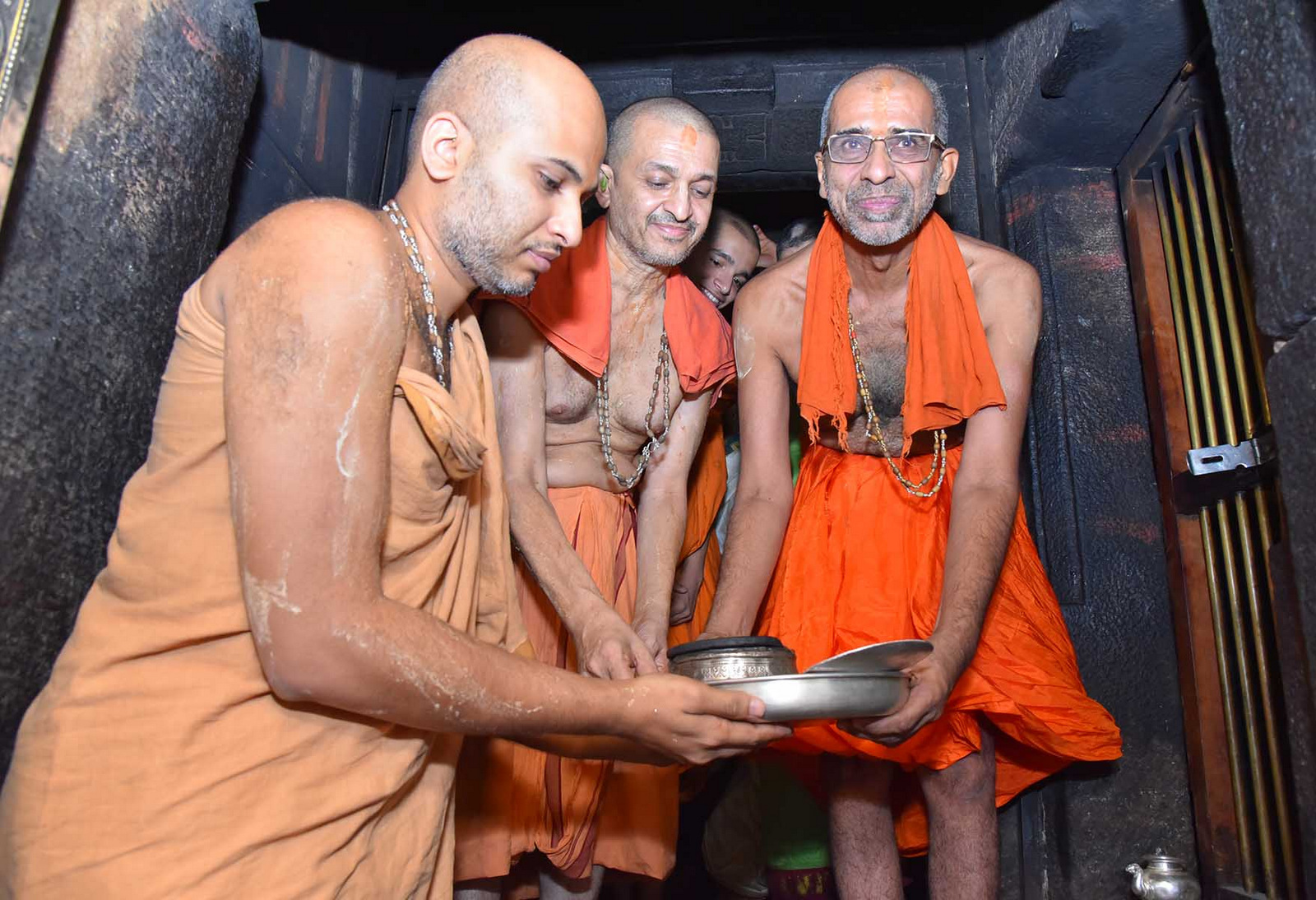 Sri Ishapriya Theertha Swamiji ascends the Sarvajna Peeta of Sri Krishna Math