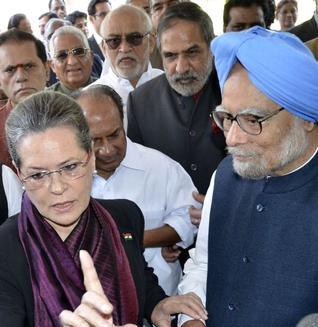 Congress rallies behind Manmohan