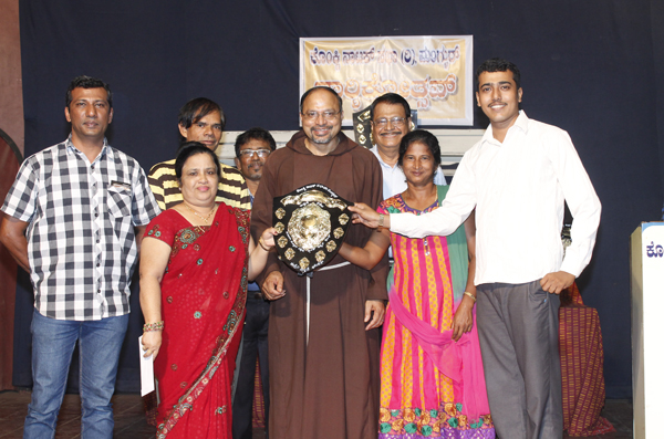Konkani Natak Sabha Distributes Prizes to Inter-parish Competition Winners