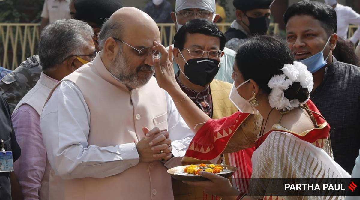 After Amit Shah garlands wrong statue, TMC calls him ‘outsider’ After Amit Shah garlands wrong statue, TMC calls him ‘outsider’