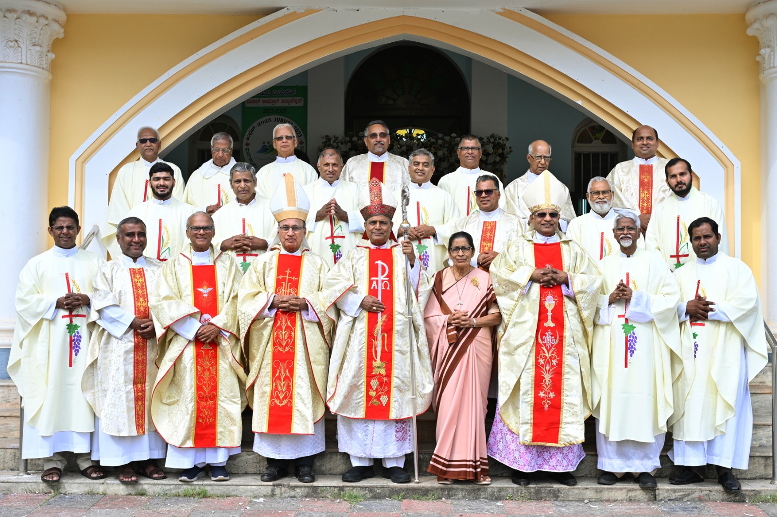 The Silver Jubilee of Episcopal Ordination of Bishop Gerald Mathias and Golden Jubilee of the Religious Profession of Sr Jaya SRA in Milagres Cathedral, Kallianpur The Silver Jubilee of Episcopal Ordination of Bishop Gerald Mathias and Golden Jubilee of the Religious Profession of Sr Jaya SRA in Milagres Cathedral, Kallianpur