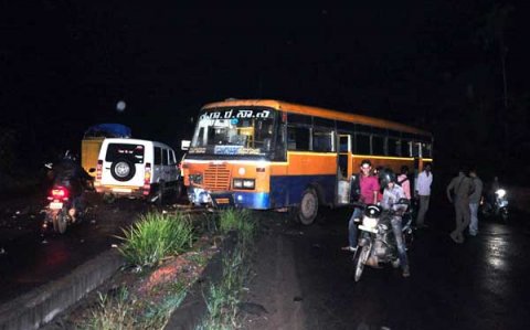 Ullal: KSRTC bus rams into divider following tyre burst,Woman injured.