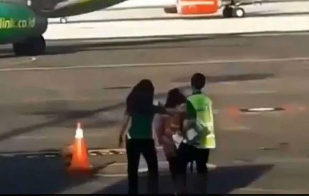 Viral video shows woman trying to chase down plane after missing her flight