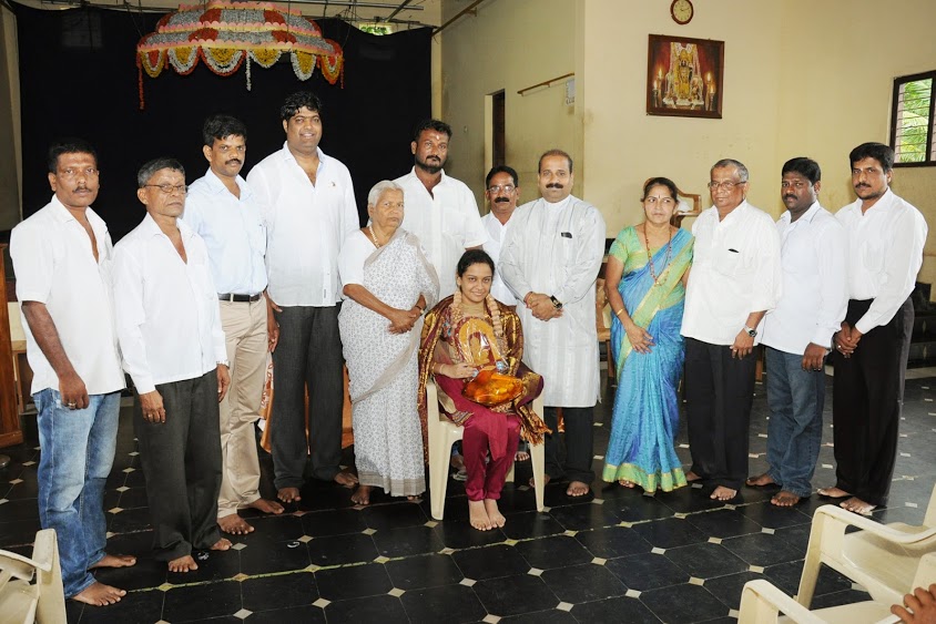 Santhekatte Taximen’s Association felicitates Sakshi Mallya & others