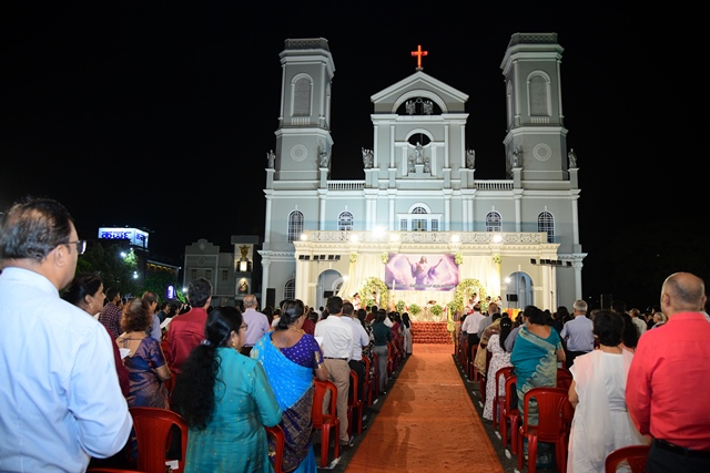 Devotees flock to churches across Mangaluru, Udupi for Easter Vigil Mass