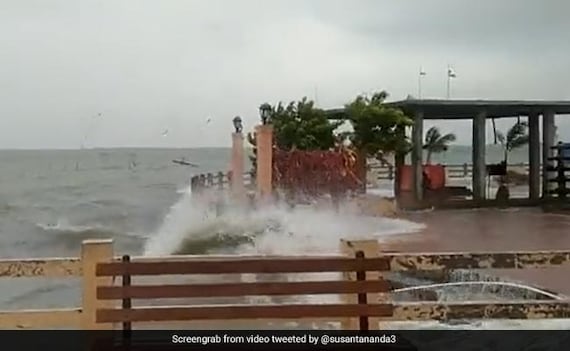 Cyclone Gulab Reaches Andhra Pradesh, Odisha, Winds Up To 100 Kmph Cyclone Gulab Reaches Andhra Pradesh, Odisha, Winds Up To 100 Kmph