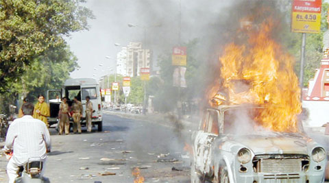 Gujarat cops wake up after 10 yrs, arrest Hyderabad moulana for â€˜roleâ€™ in terror