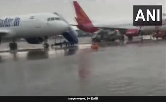 Record Rain In Delhi Floods Airport, Orange Alert Issued Record Rain In Delhi Floods Airport, Orange Alert Issued