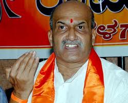 Pramod Muthalik to take on BJP, will contest as Independent
