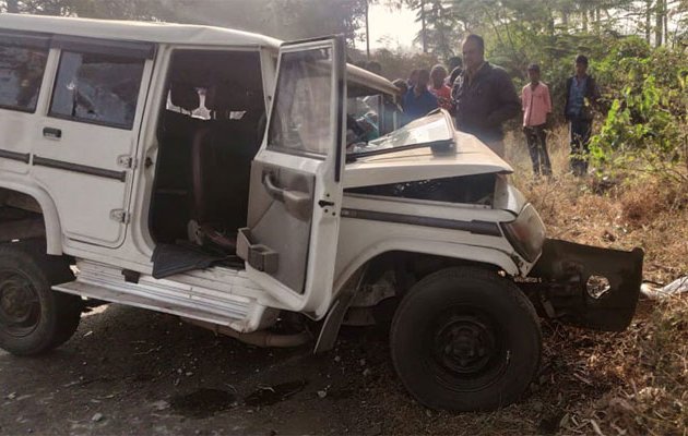 One killed, six injured after car crashes into tree while returning from Siddaganga Mutt