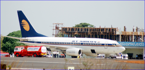 Snag grounds Mangaluru- Mumbai Jet Airways flight for 15hrs, hundreds affected.