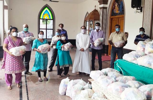 Coronavirus: 150 financially poor families around Barkur Church get Essential Aid.