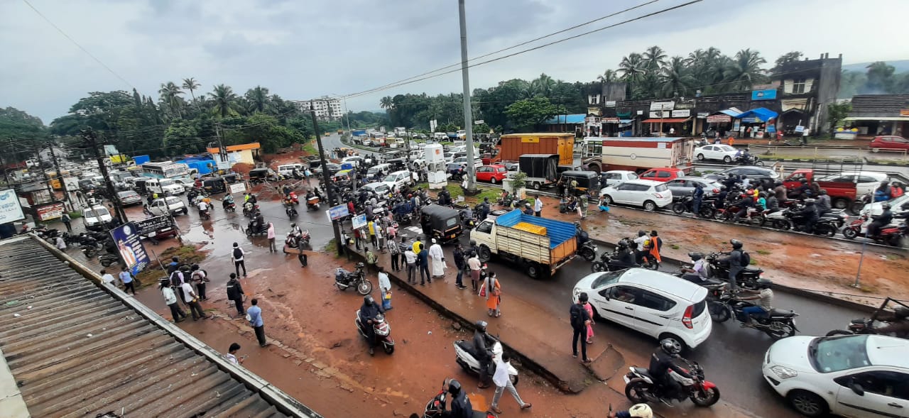 Increasing Traffic at Santhekatte Junction - ’Nightmare to commuters’