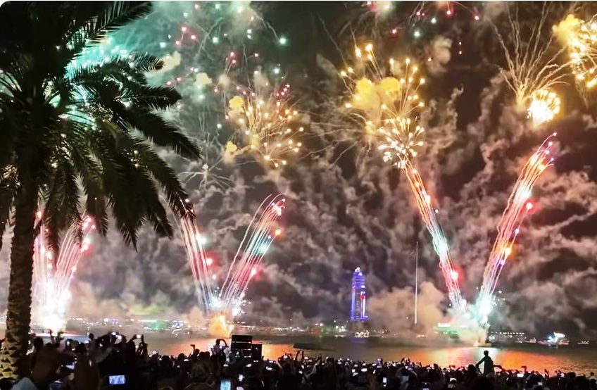 52nd UAE National Day 2023 - Abu Dhabi Fireworks.