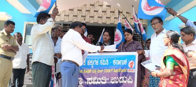 ಕಟ್ಬೆಲ್ತೂರು: ದಲಿತರ ಬೇಡಿಕೆಗಳ ಬಗ್ಗೆ ಡಿಎಚ್ ಎಸ್ ಹಕ್ಕೊತ್ತಾಯ ಕಟ್ಬೆಲ್ತೂರು: ದಲಿತರ ಬೇಡಿಕೆಗಳ ಬಗ್ಗೆ ಡಿಎಚ್ ಎಸ್ ಹಕ್ಕೊತ್ತಾಯ